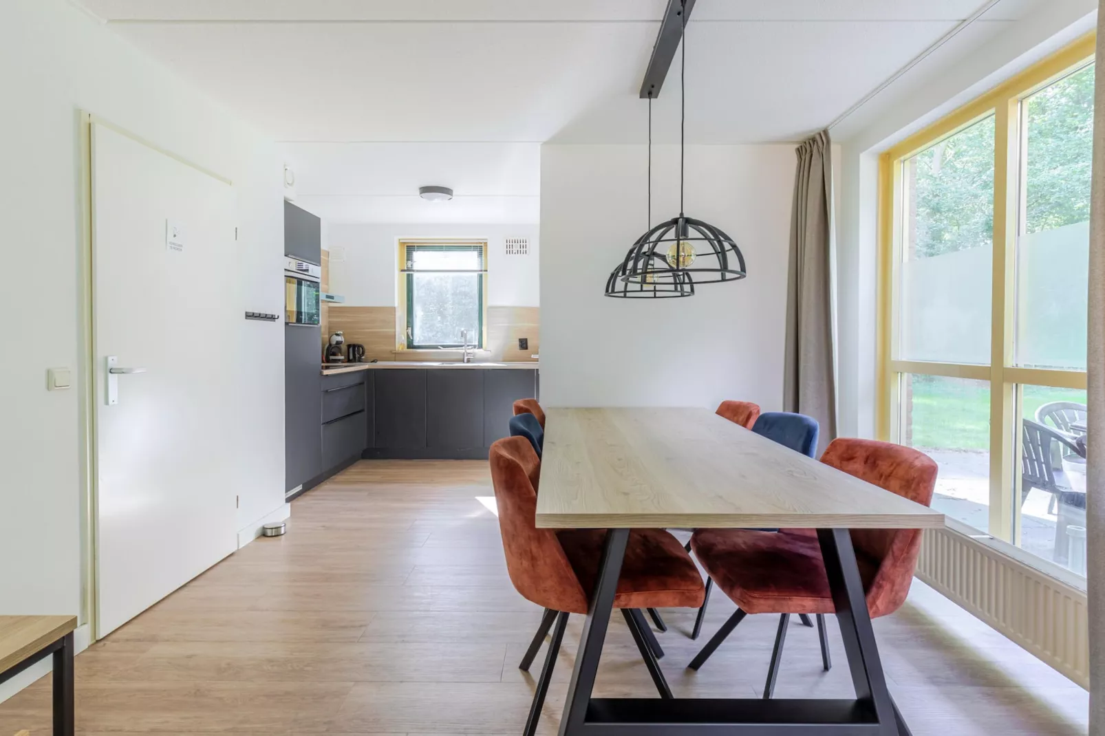 7 - Persoons Forest 217 Sauna Bungalow (copy) (copy) (copy) - Eetkamer