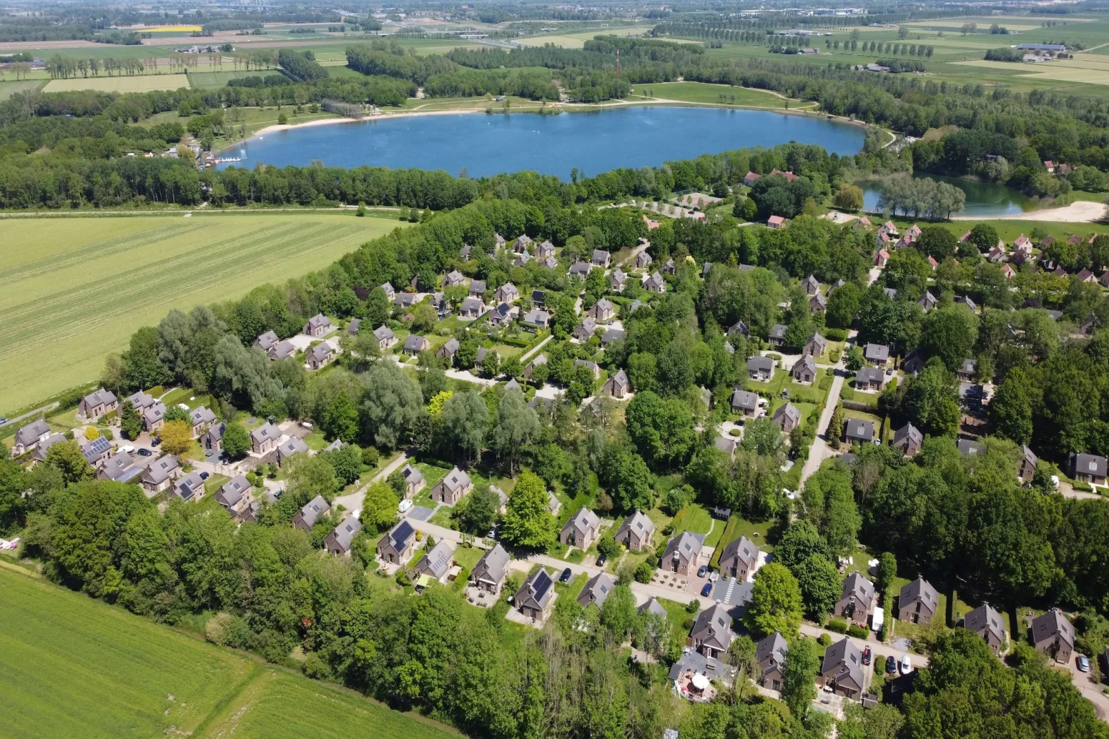 Vakantiepark 't Broeckhuys 1 - Buitenkant zomer