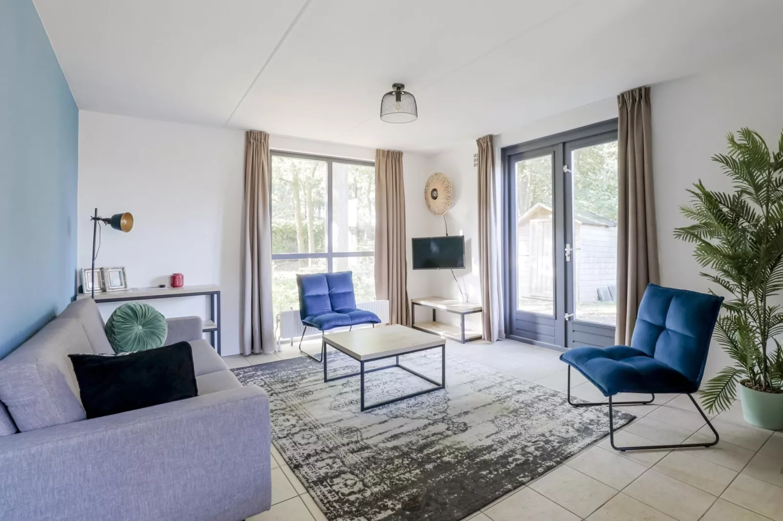 7 - Persoons Forest 217 Sauna Bungalow (copy) (copy) - Woonkamer