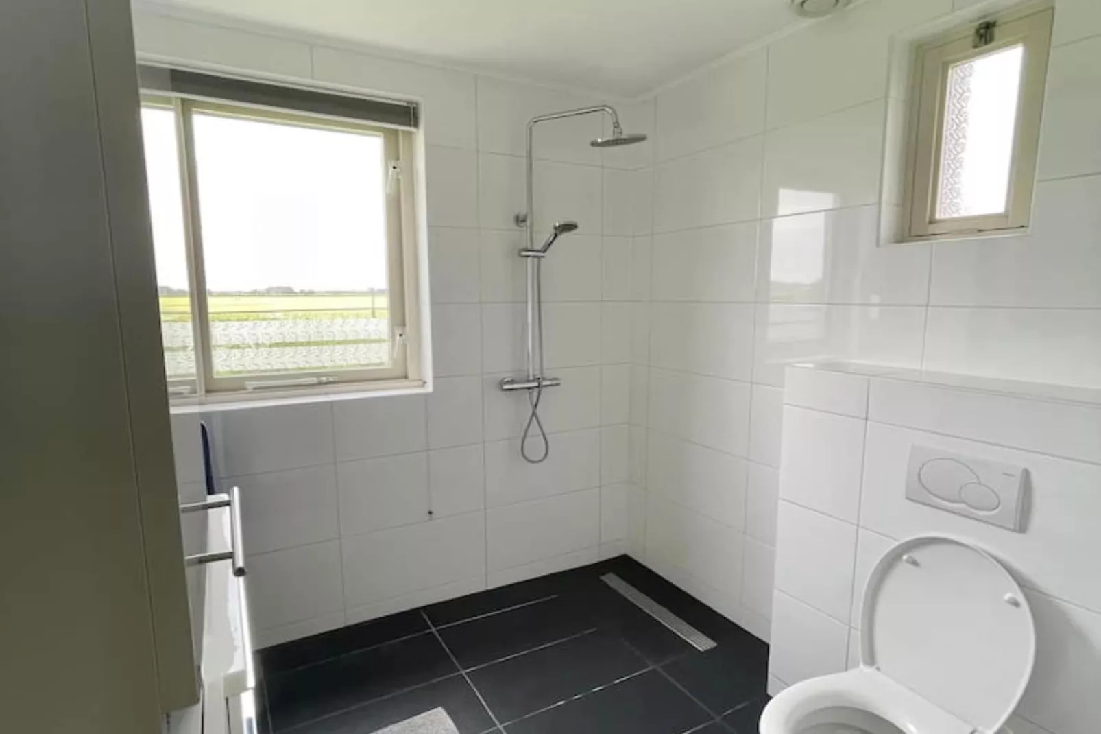 6 - Persons Forest Bungalow (copy) - Badkamer