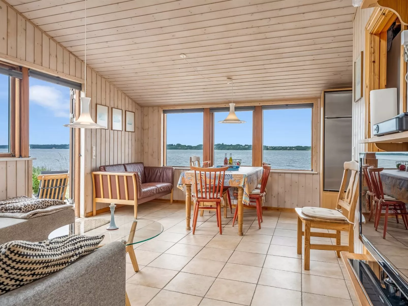 "Signhild" - 5m to the fjord - Binnen