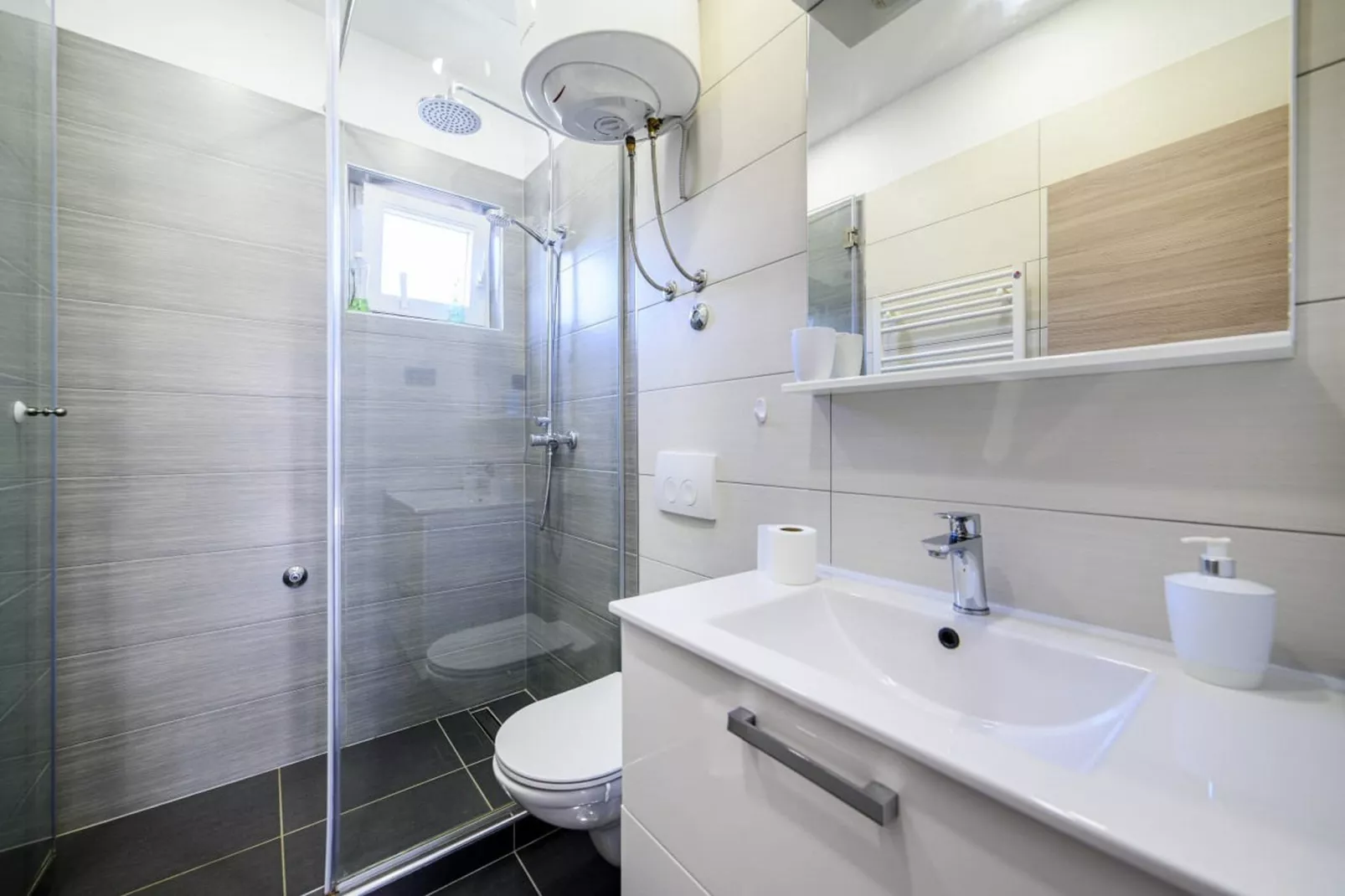 Holiday Home Rokoko - Two Bedroom Holiday Home with Swimming Pool - Badkamer