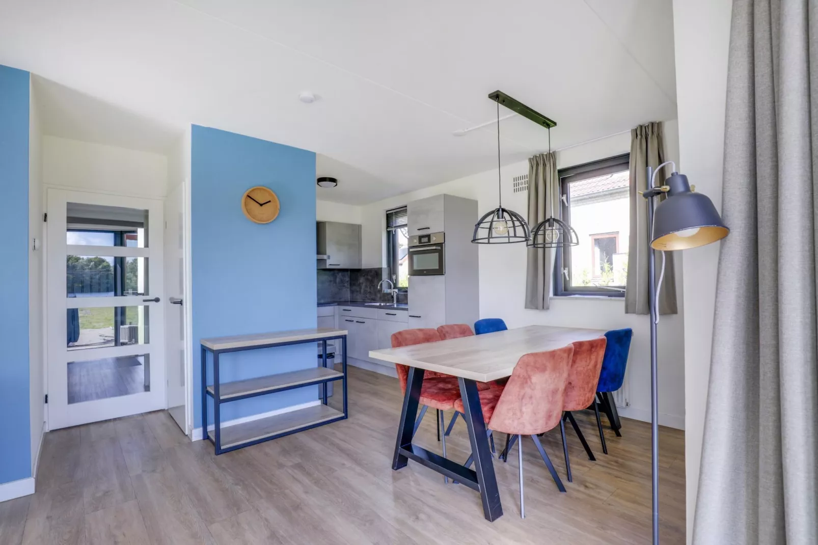6 - Persons De Zingende Wilg (copy) (copy) - Eetkamer