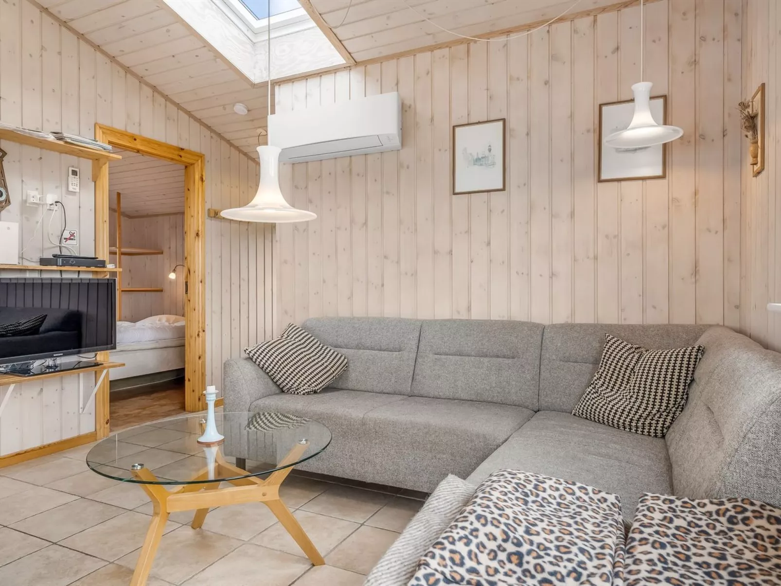 "Signhild" - 5m to the fjord - Binnen