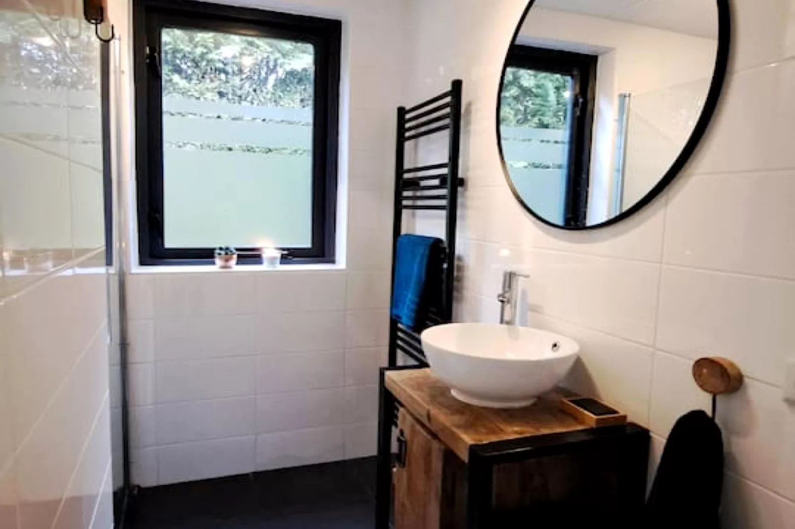 7 - Persoons Forest 217 Sauna Bungalow (copy) (copy) (copy) - Badkamer