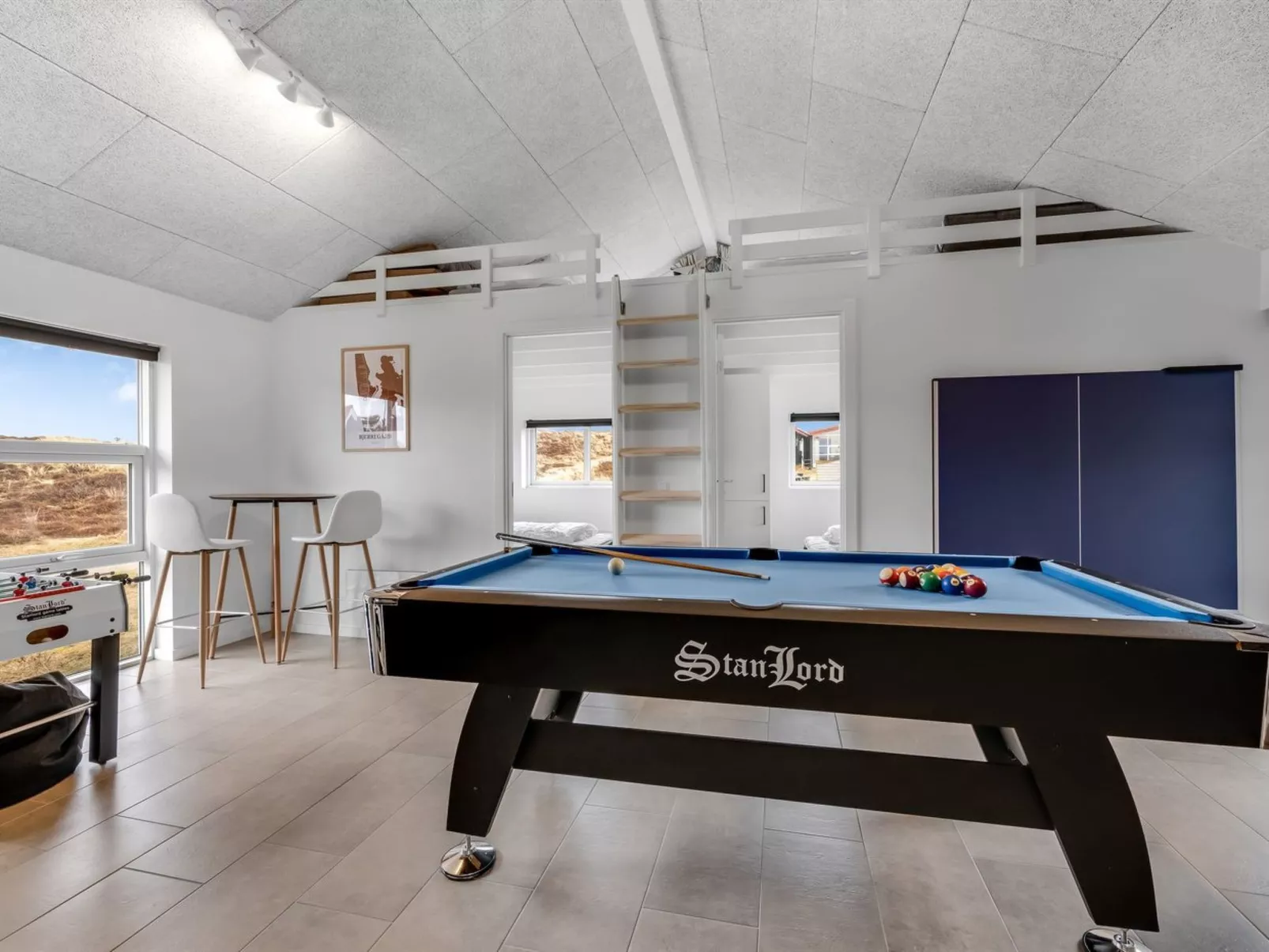 "Niesina" -  from the sea - Binnen