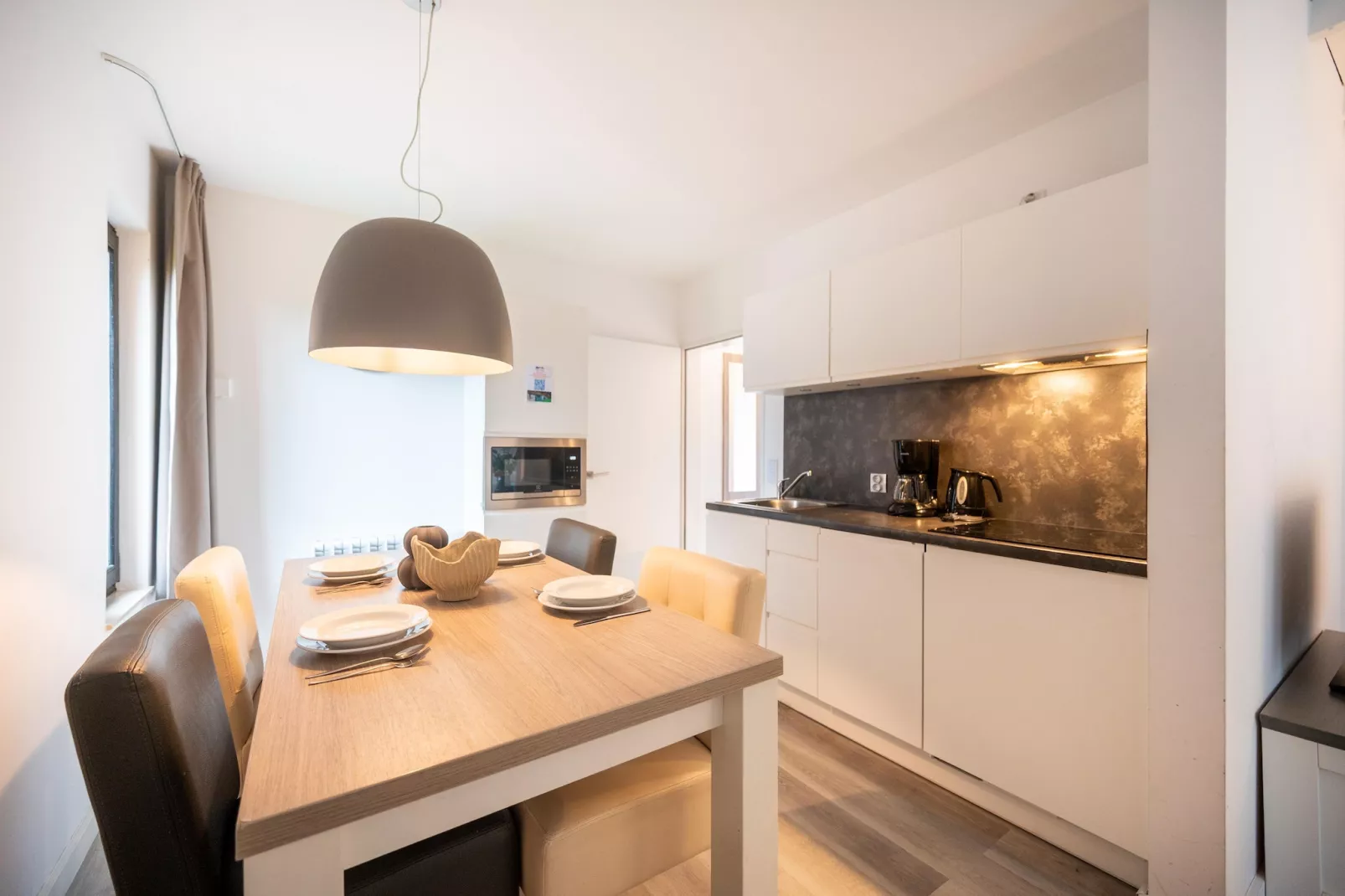Comfort 4p Schlafzimmer - Basic - Eetkamer