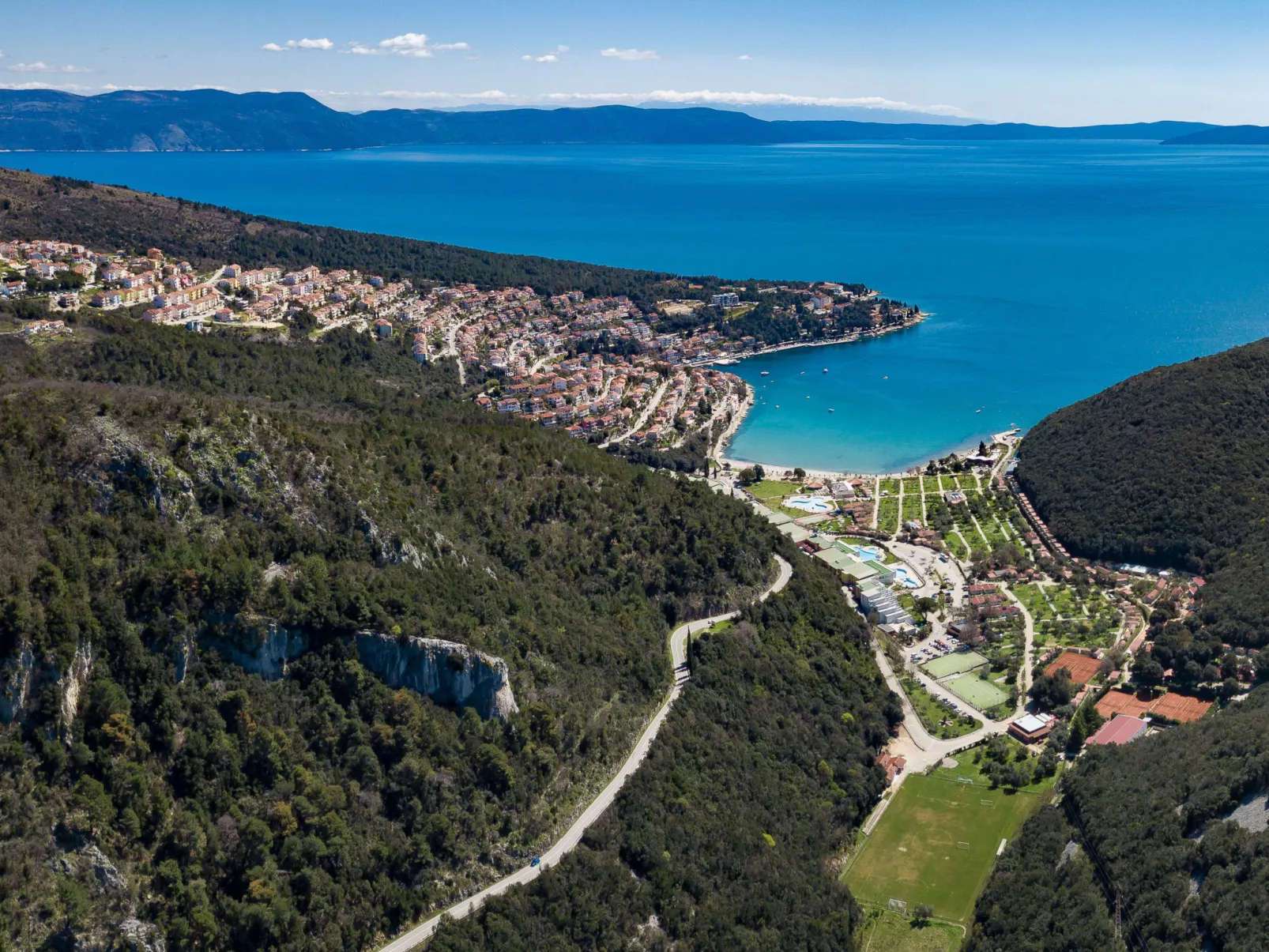 Partial sea & city view - Omgeving