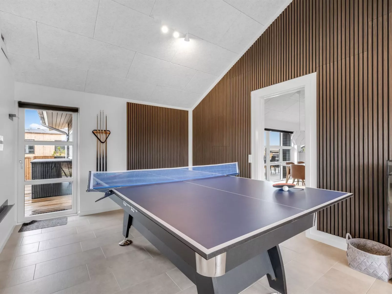 "Niesina" -  from the sea - Binnen