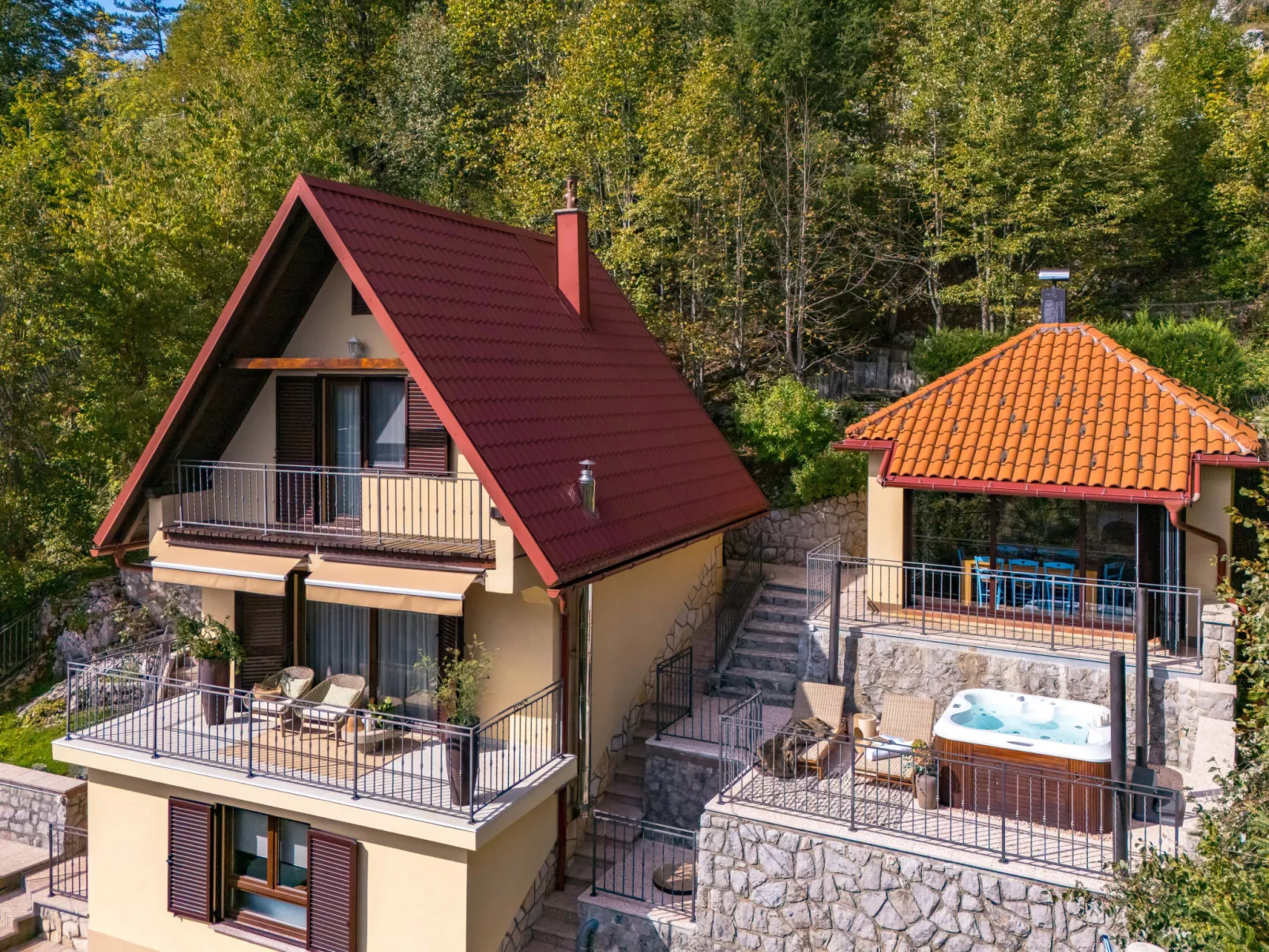 House Hillside Lodge - Buiten