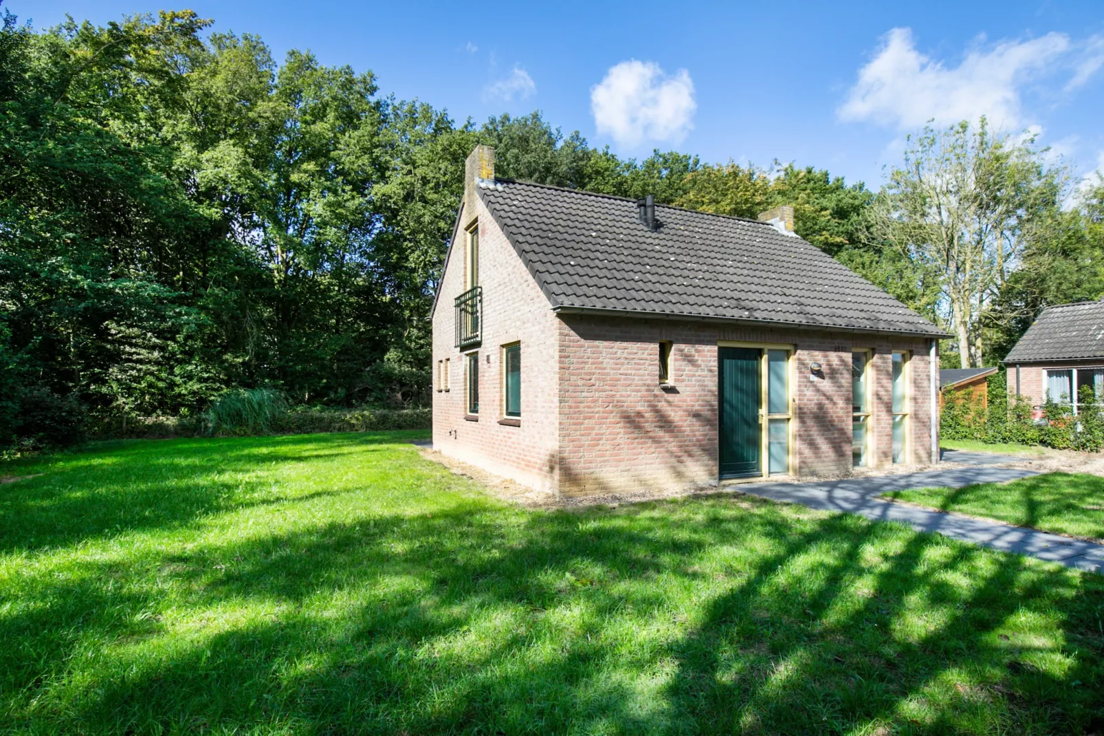 7 - Persoons Forest 217 Sauna Bungalow (copy) (copy) (copy) - Buitenkant zomer