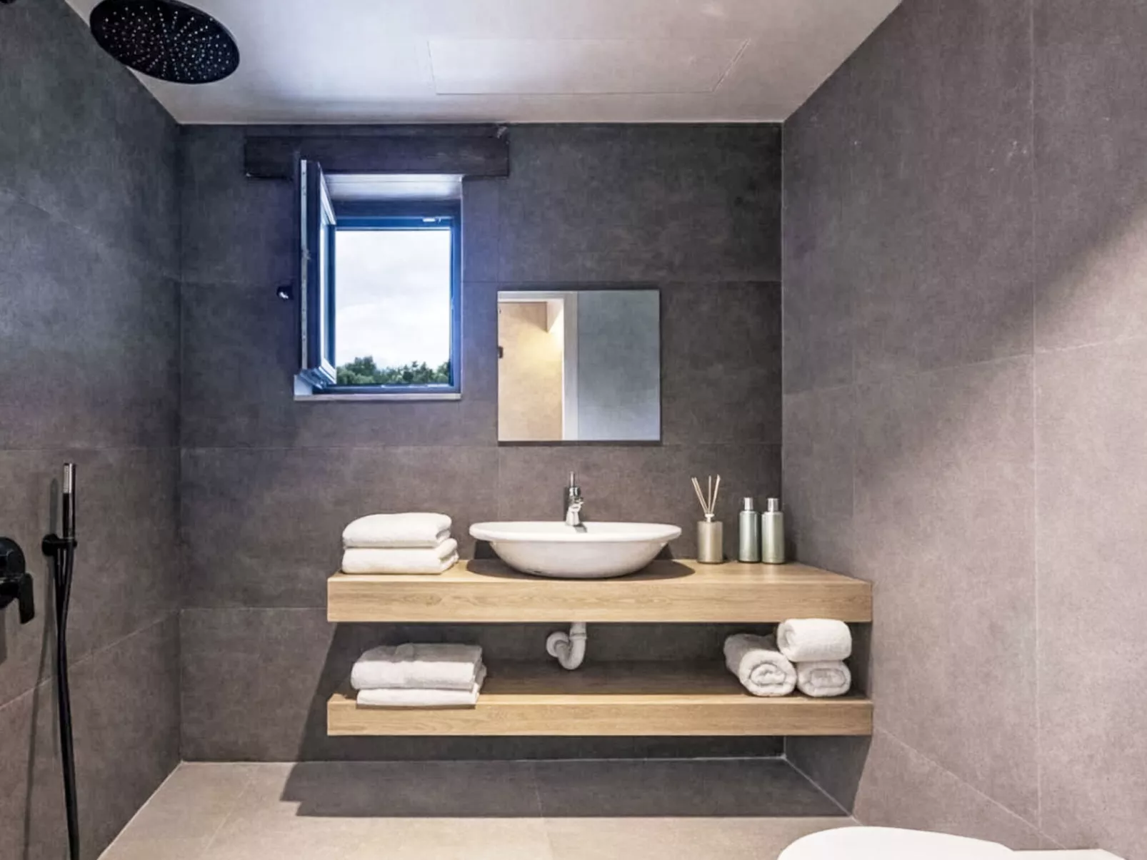 Brandneue Villa mit Meerblick, privatem Pool und Ping Pong - Binnen