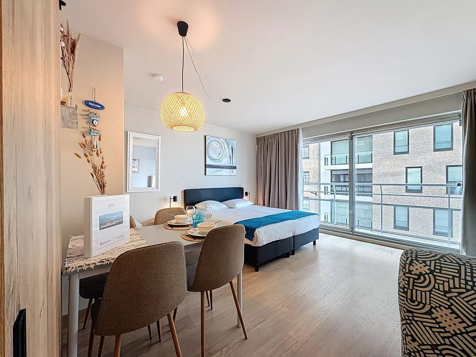 Blue Sand I with lateral sea view