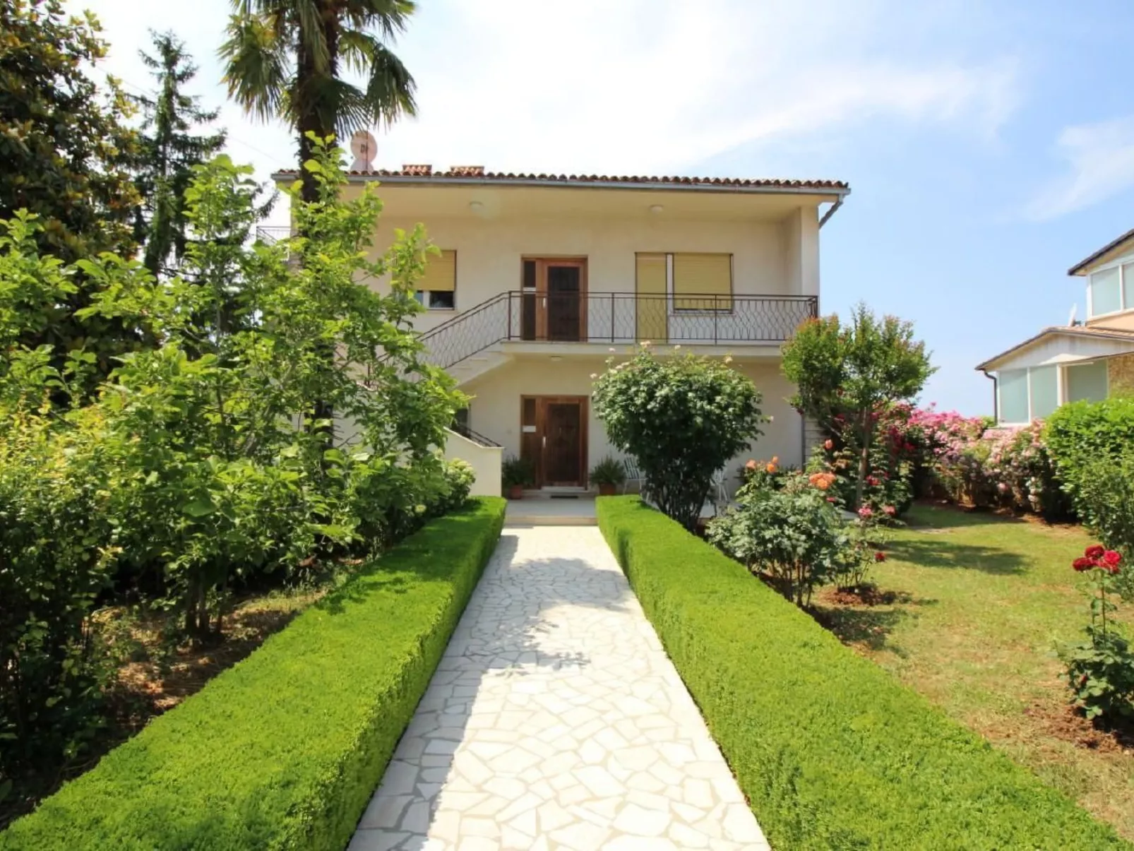 Tino mit Garten in Strandnähe