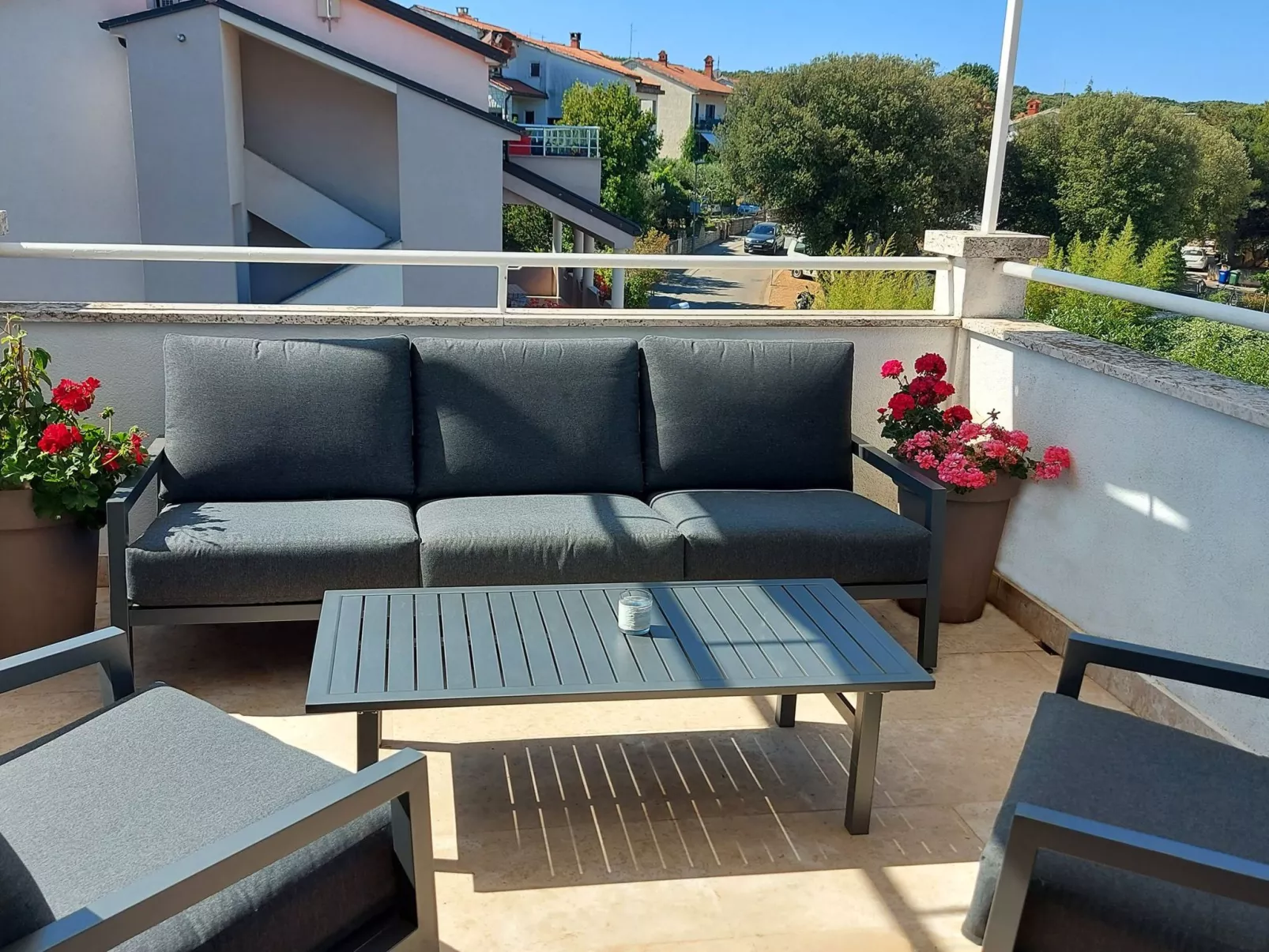 Große Wohnung in Pješčana Uvala mit Eigenem Balk