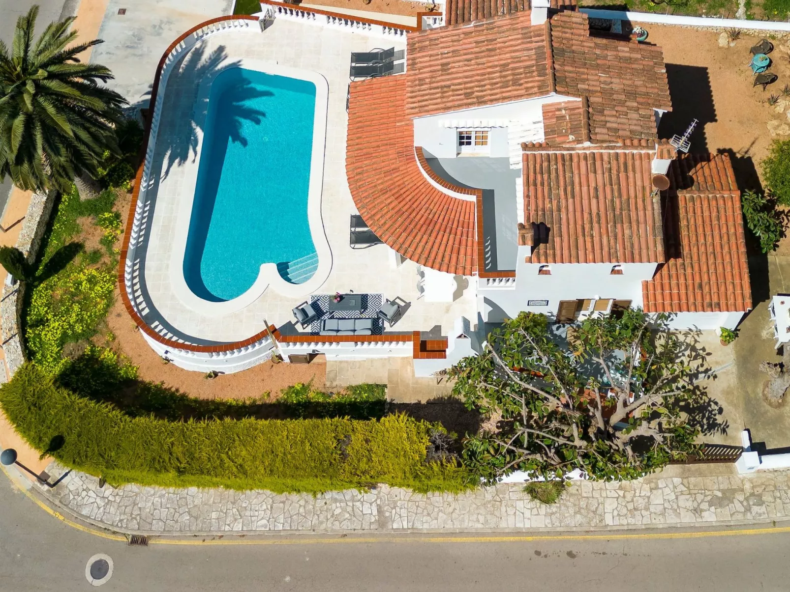 Strandnahe Villa German mit großer Poolterrasse - Image-tags.info