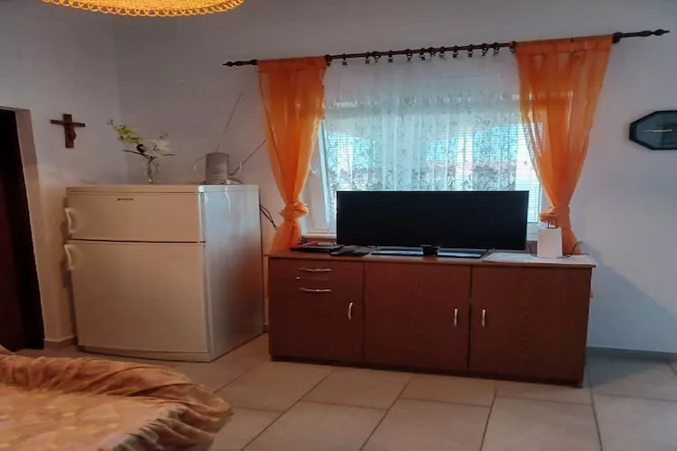 Apartments Topić - One Bedroom Apartment with Terrace (First Floor) - Woonkamer