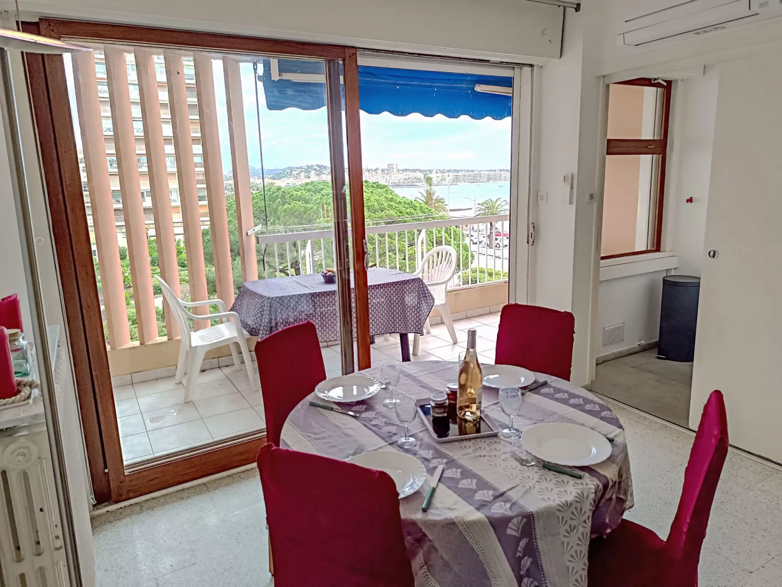 Le Méditerranée - Binnen