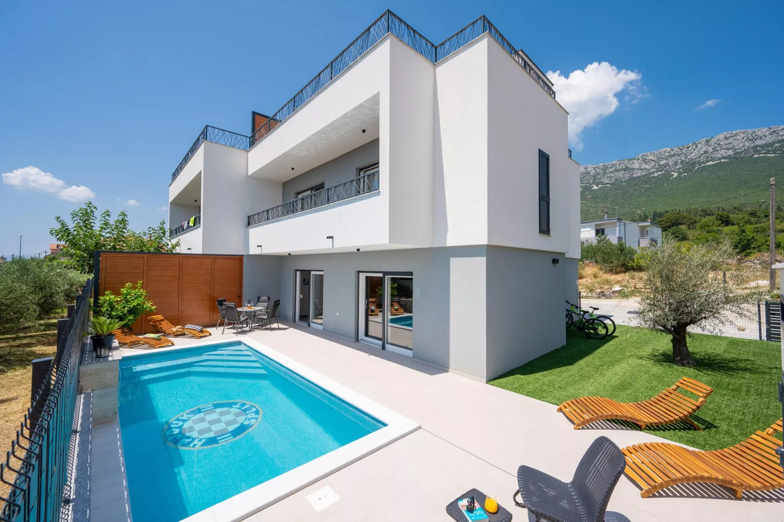 VILLA MIMA II - Buitenkant zomer