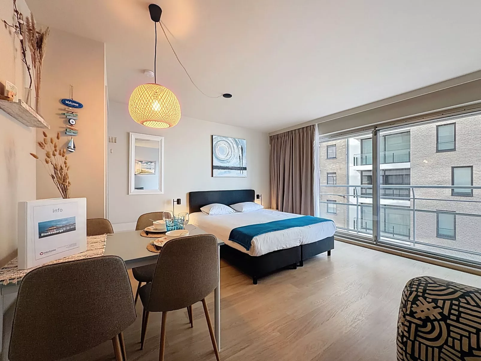 Blue Sand I with lateral sea view