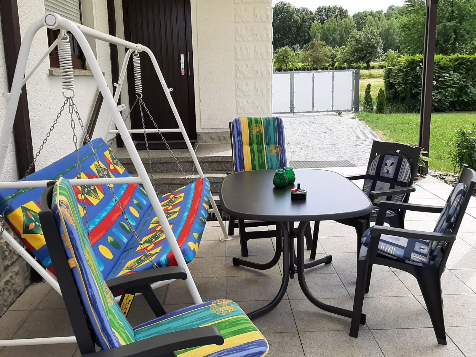 Große Ferienwohnung in Niedergurig mit Großem Ga - Buiten