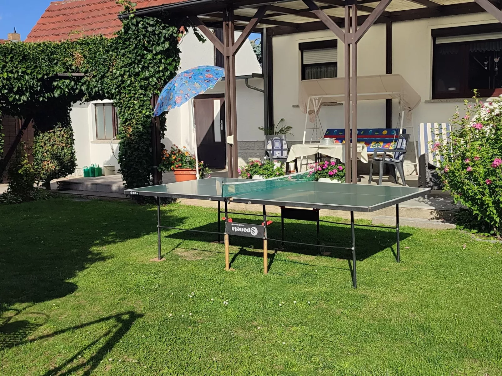 Große Ferienwohnung in Niedergurig mit Großem Ga - Buiten