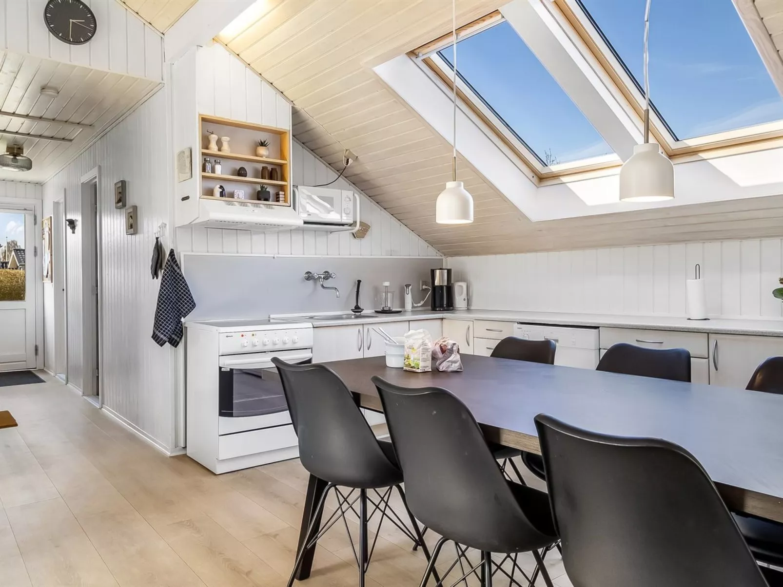 "Aika" - 450m from the sea - Binnen