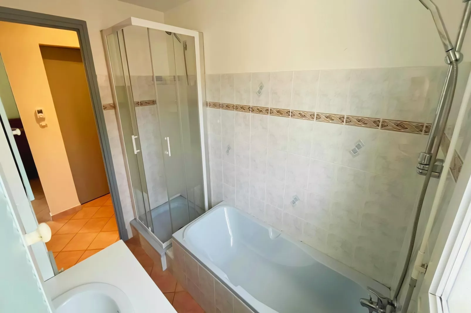 Villa avec piscine - Badkamer