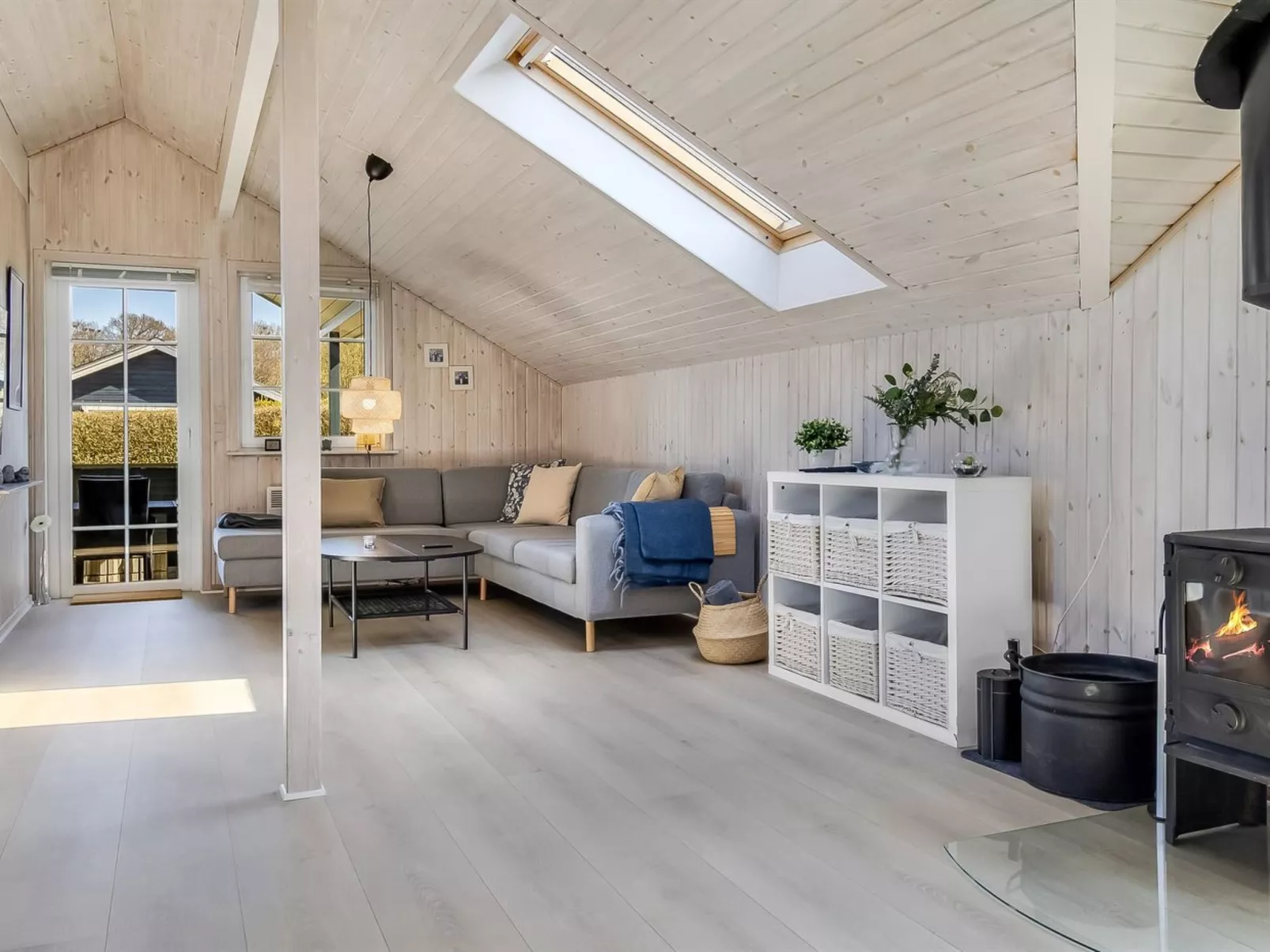 "Aika" - 450m from the sea - Binnen