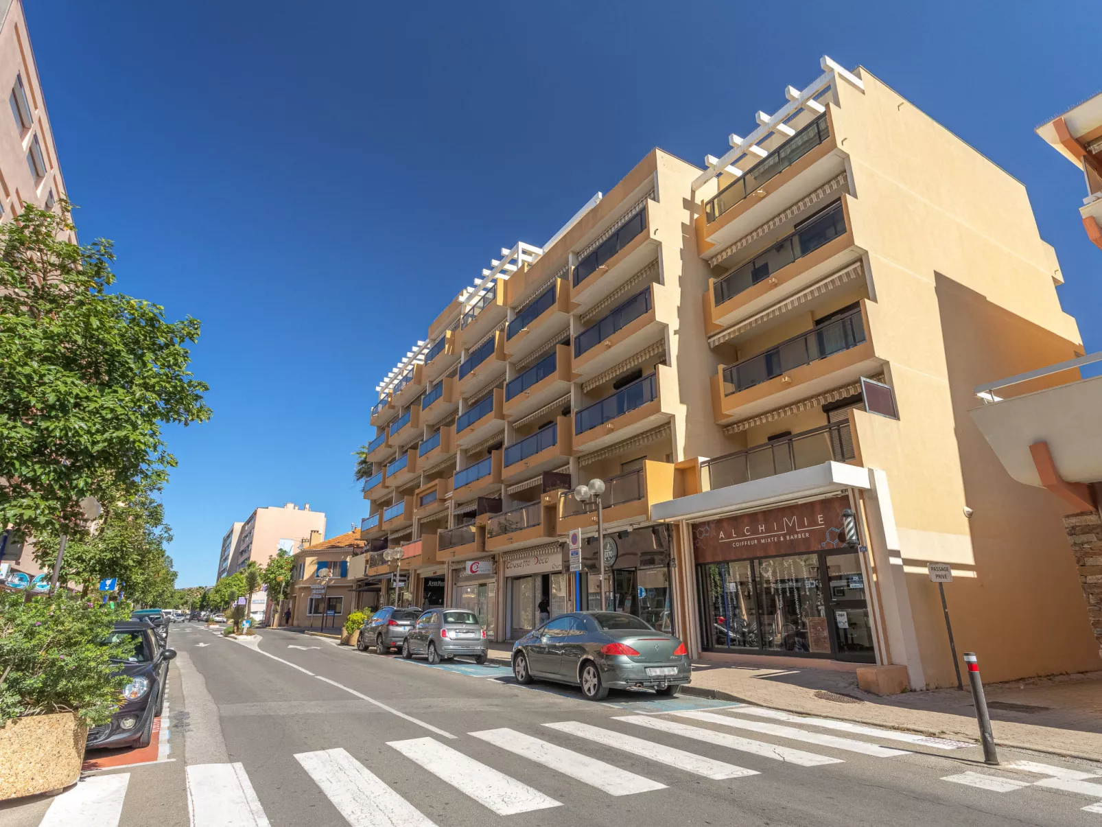 Saint James - Buiten