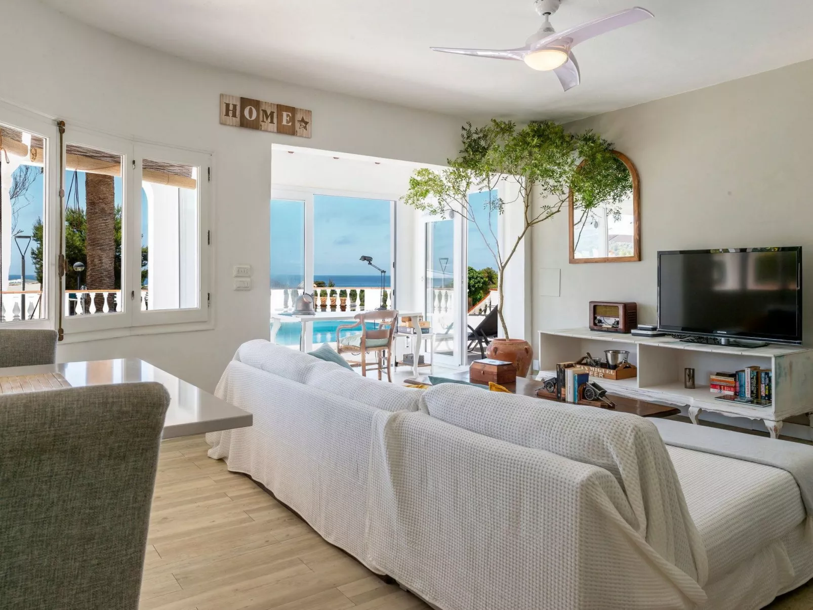 Strandnahe Villa German mit großer Poolterrasse - Image-tags.info