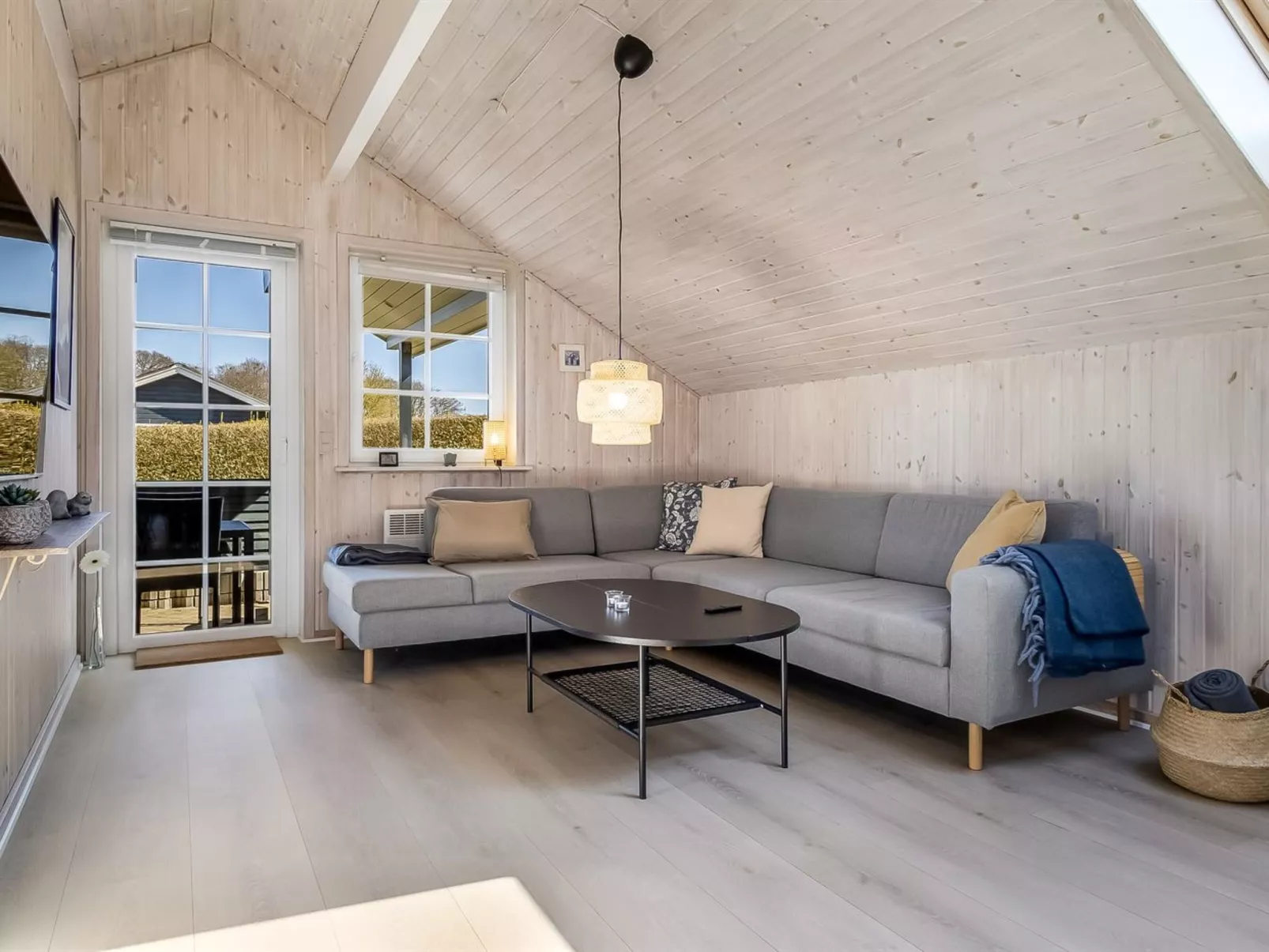 "Aika" - 450m from the sea - Binnen