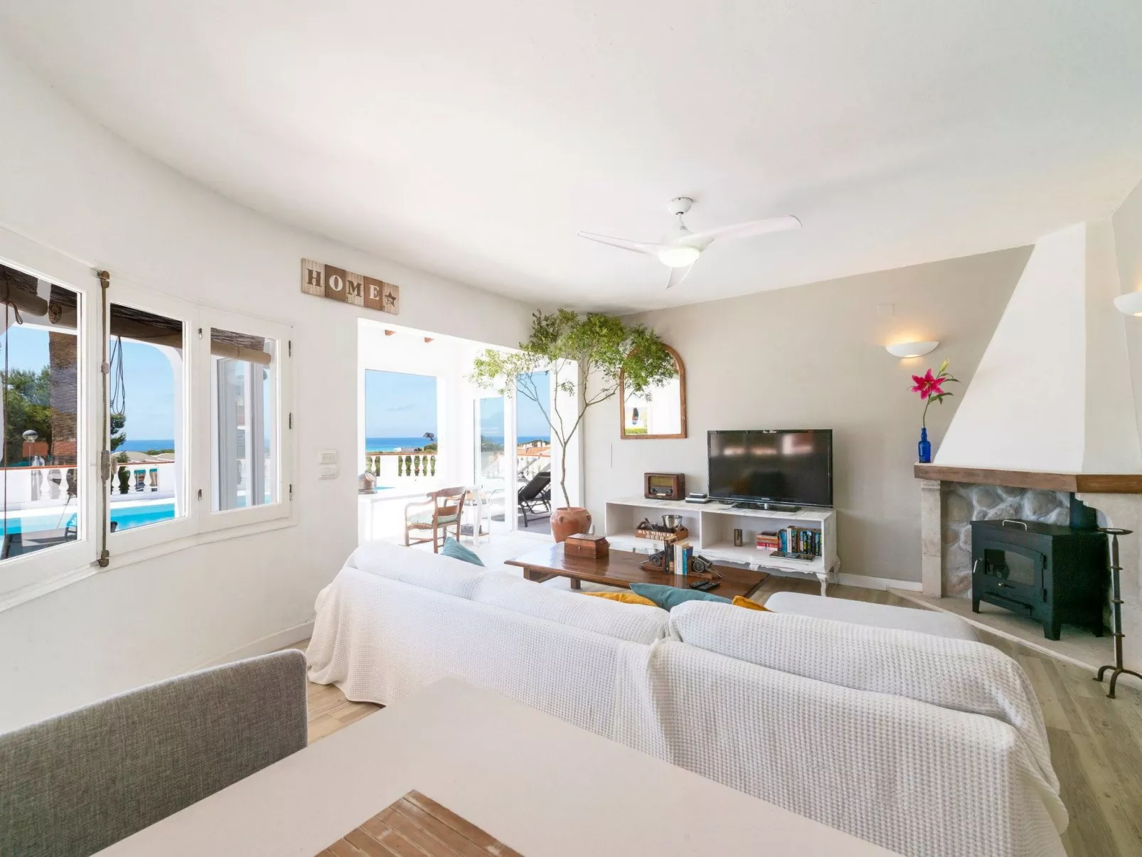 Strandnahe Villa German mit großer Poolterrasse - Image-tags.info