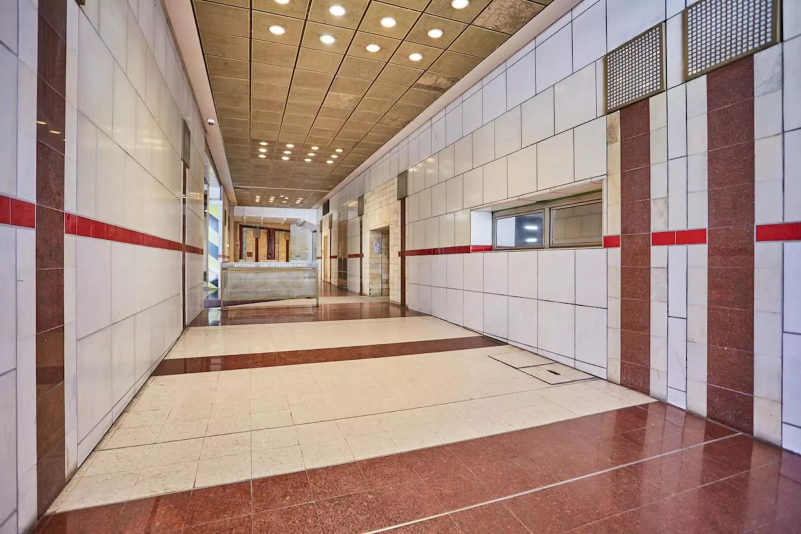 QUAI DE GRENELLE - Binnen