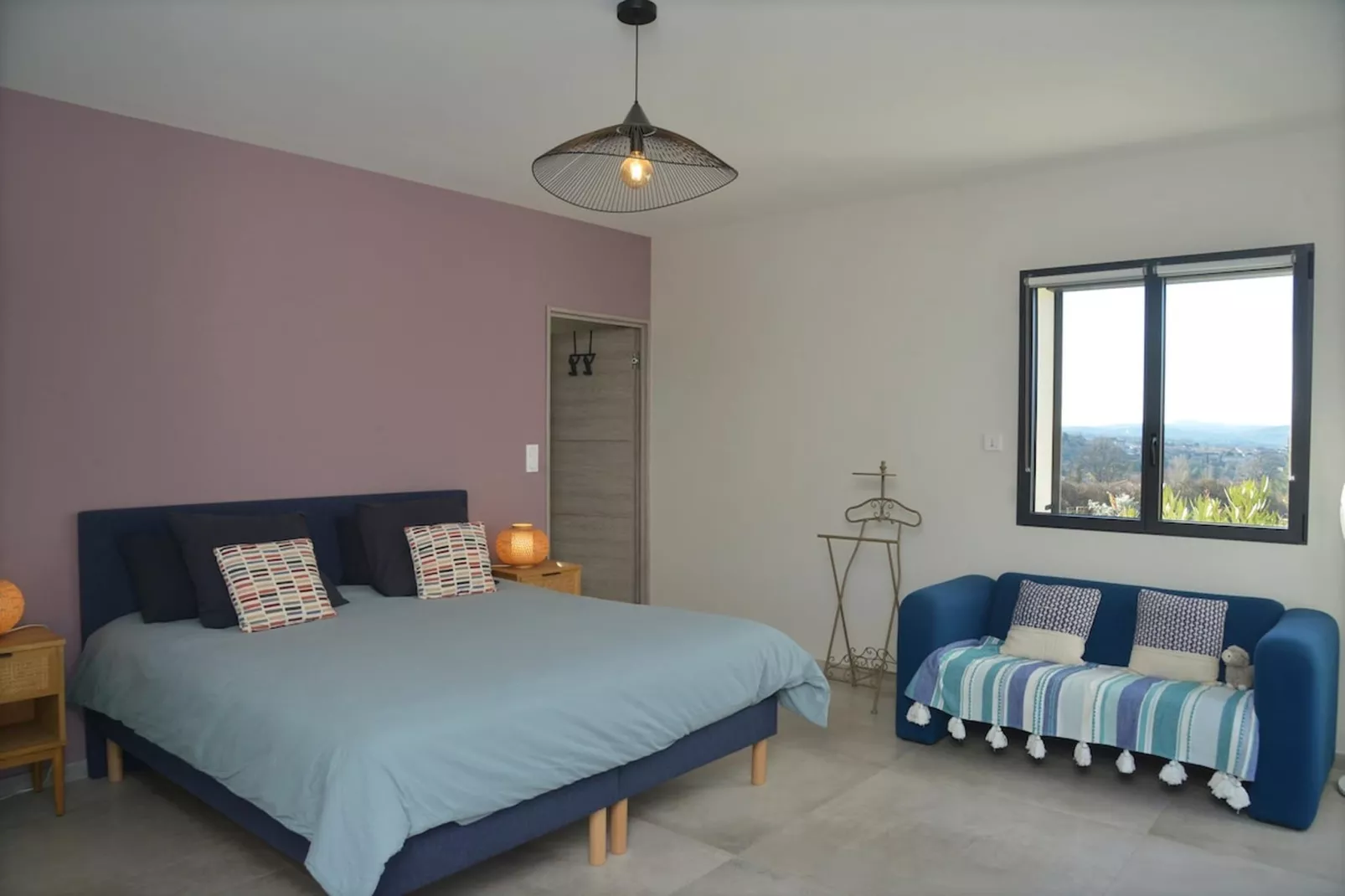 Belle maison avec piscine à débordement chauffée