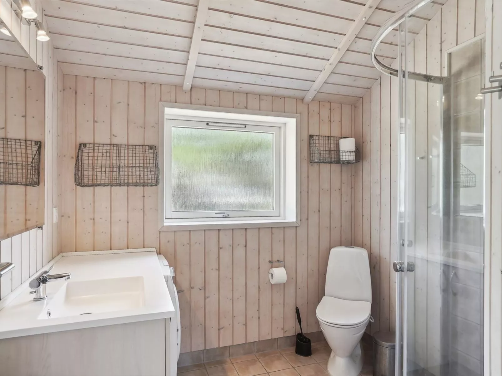 "Hialmar" - 300m from the sea - Binnen