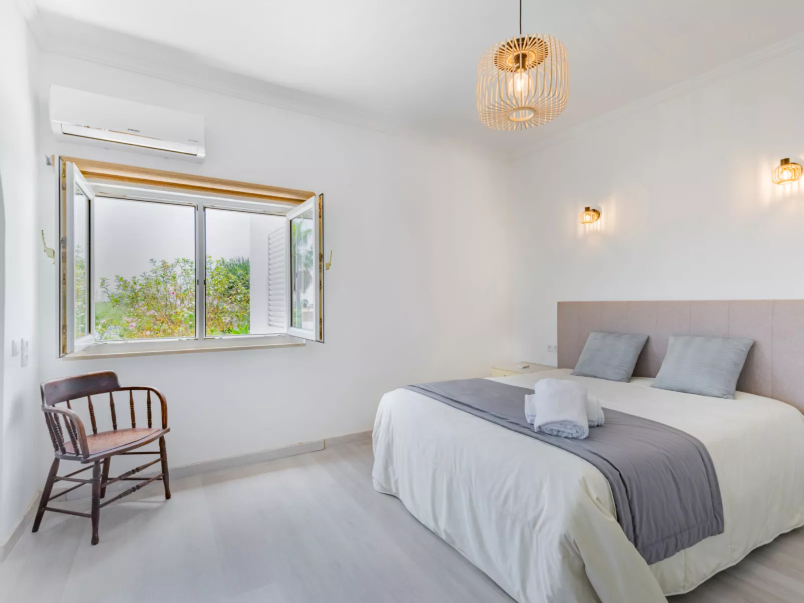 V4 Águia Vermelha - Binnen