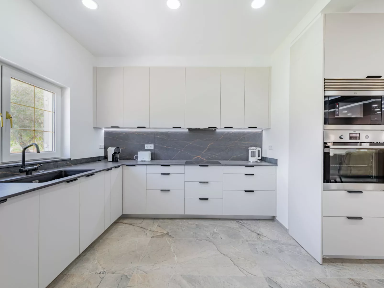 V4 Águia Vermelha - Binnen