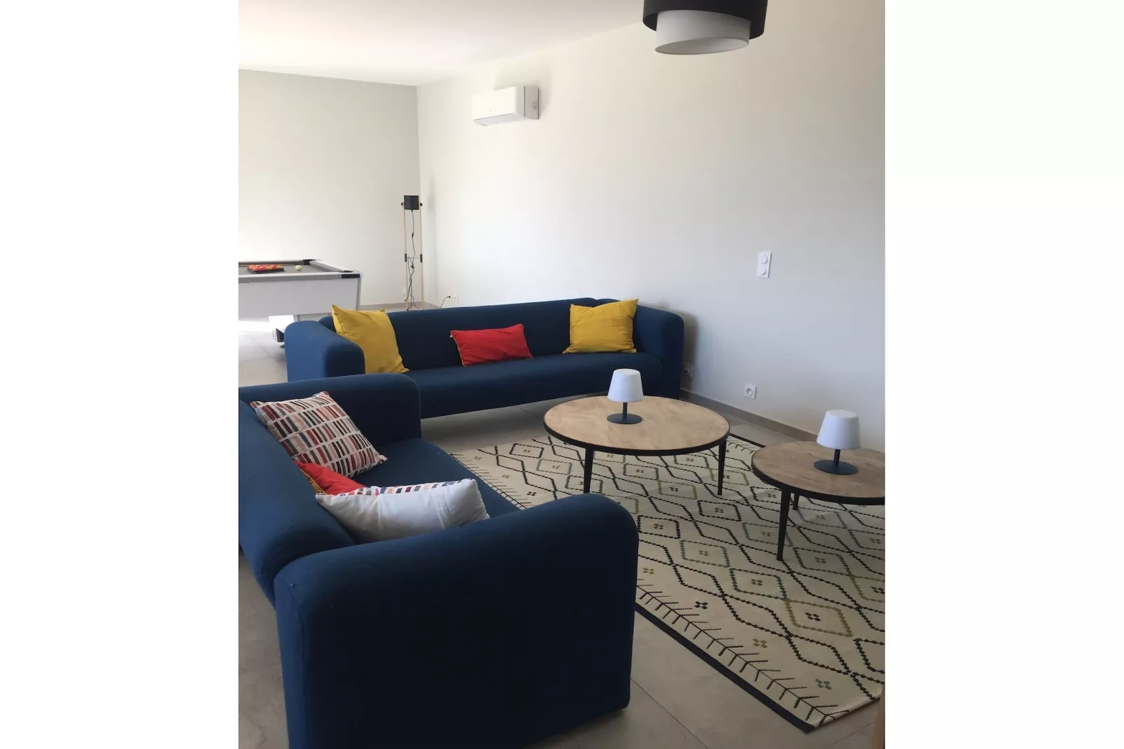 Belle maison avec piscine à débordement chauffée - Woonkamer