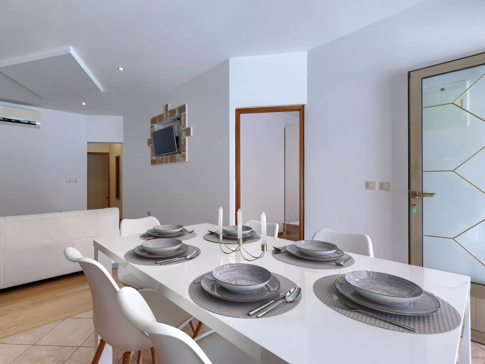 Milanković - Binnen