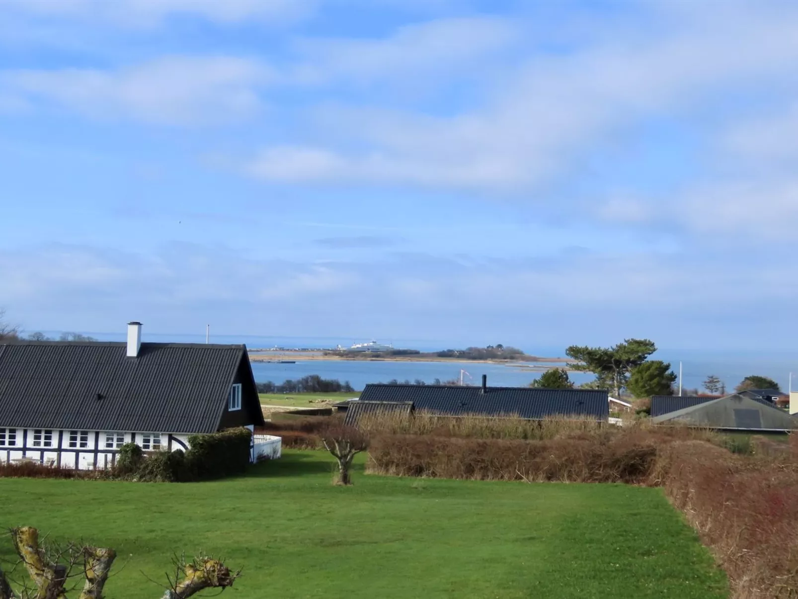 "Ilkka" - 220m from the sea - Buiten