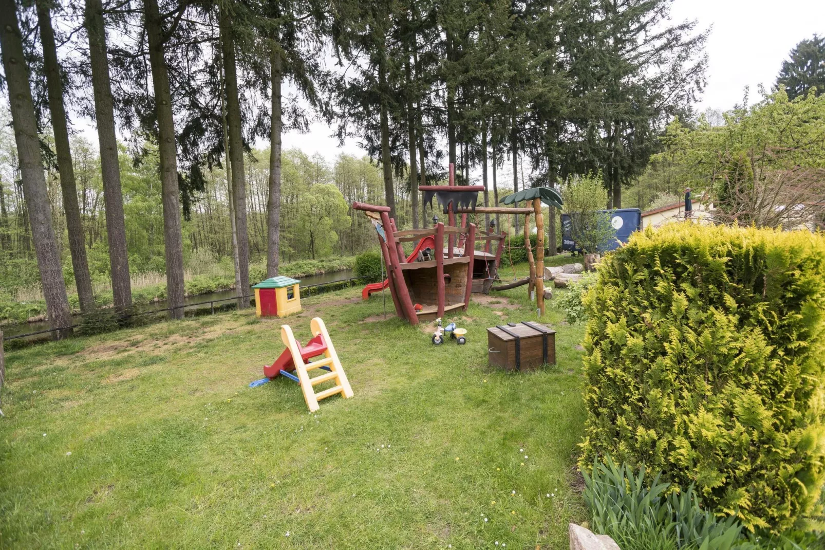 Ferienhaus Eldeblick 4 Personen direkt am Eldeufer in Parchim - Tuinen zomer