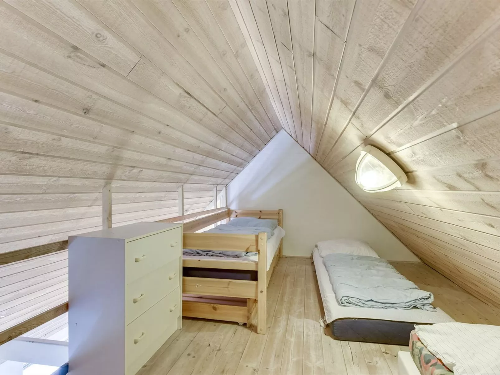 "Laetitita" -  from the sea - Binnen