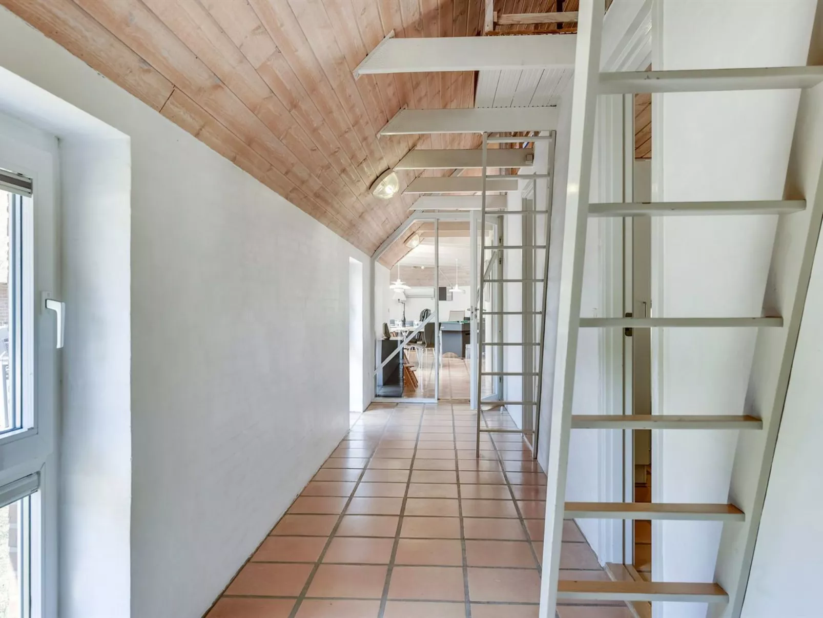 "Laetitita" -  from the sea - Binnen