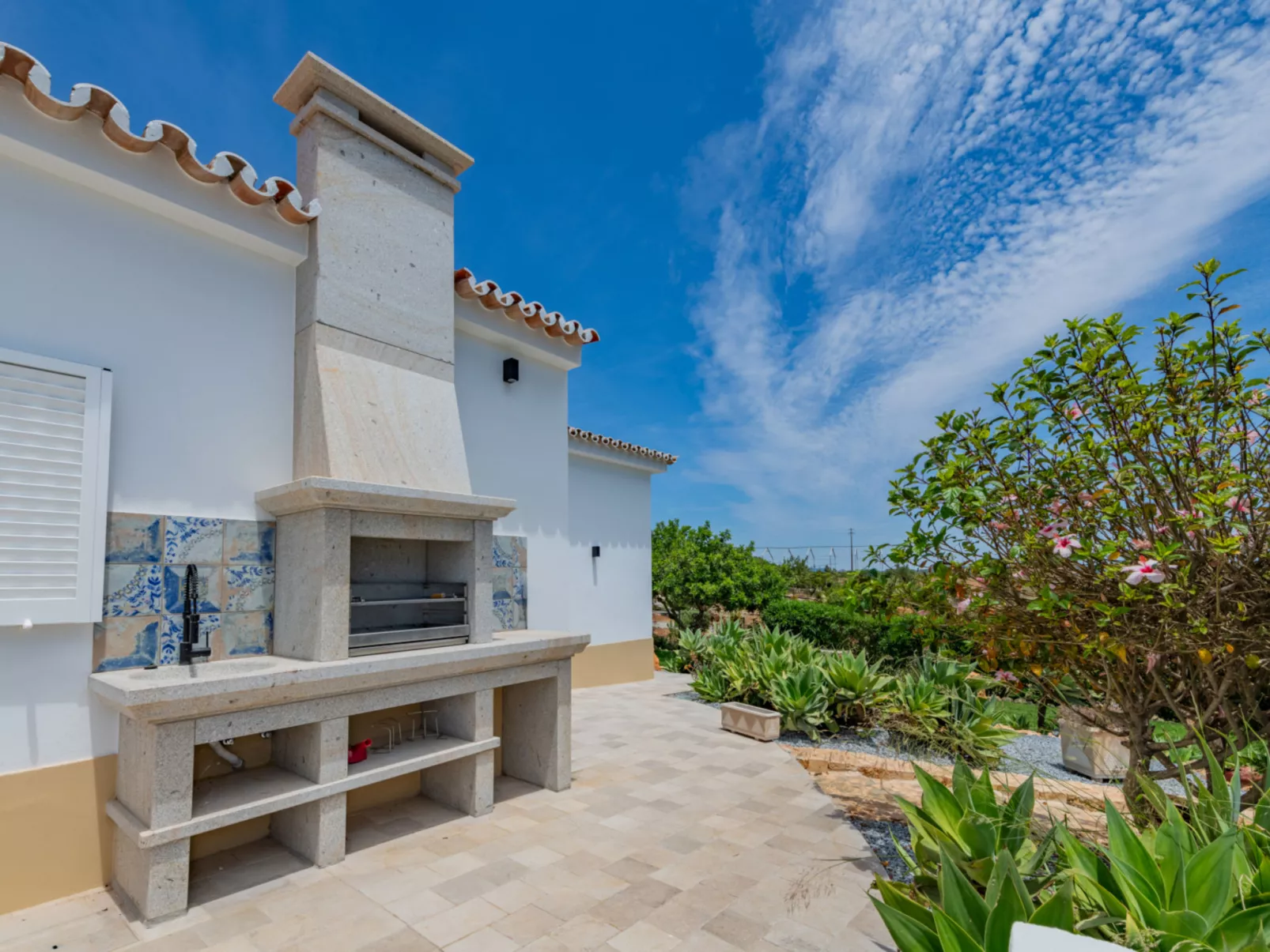 V4 Águia Vermelha - Buiten