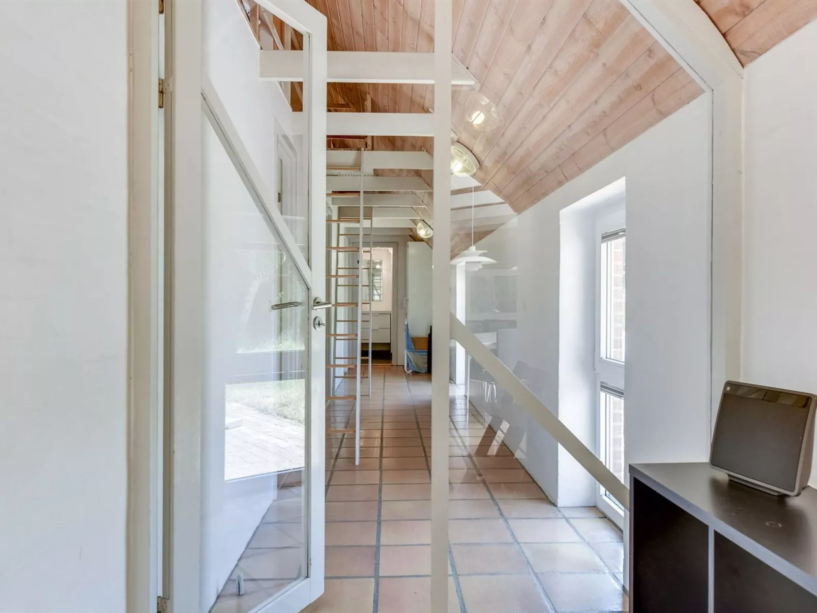 "Laetitita" -  from the sea - Binnen