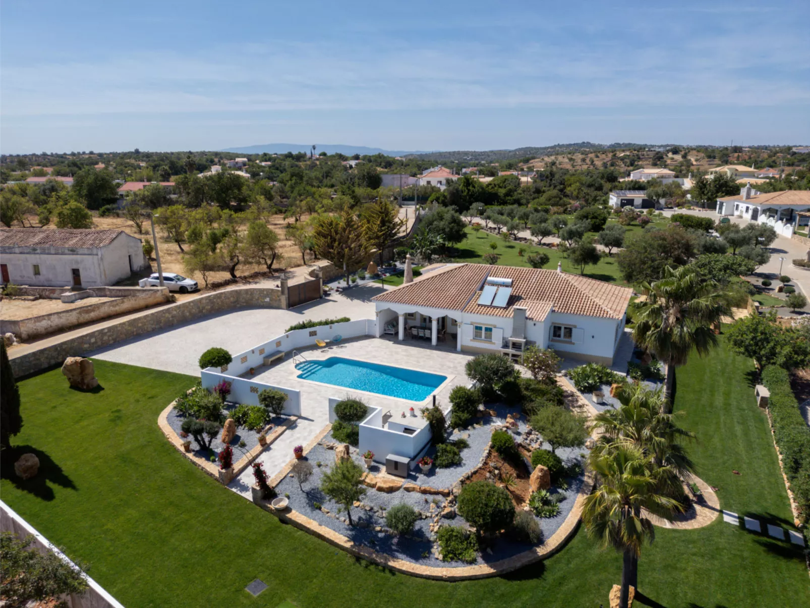 V4 Águia Vermelha - Buiten