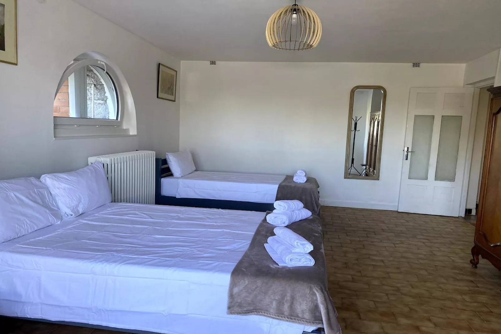 Grande Maison et piscine privée - Slaapkamer