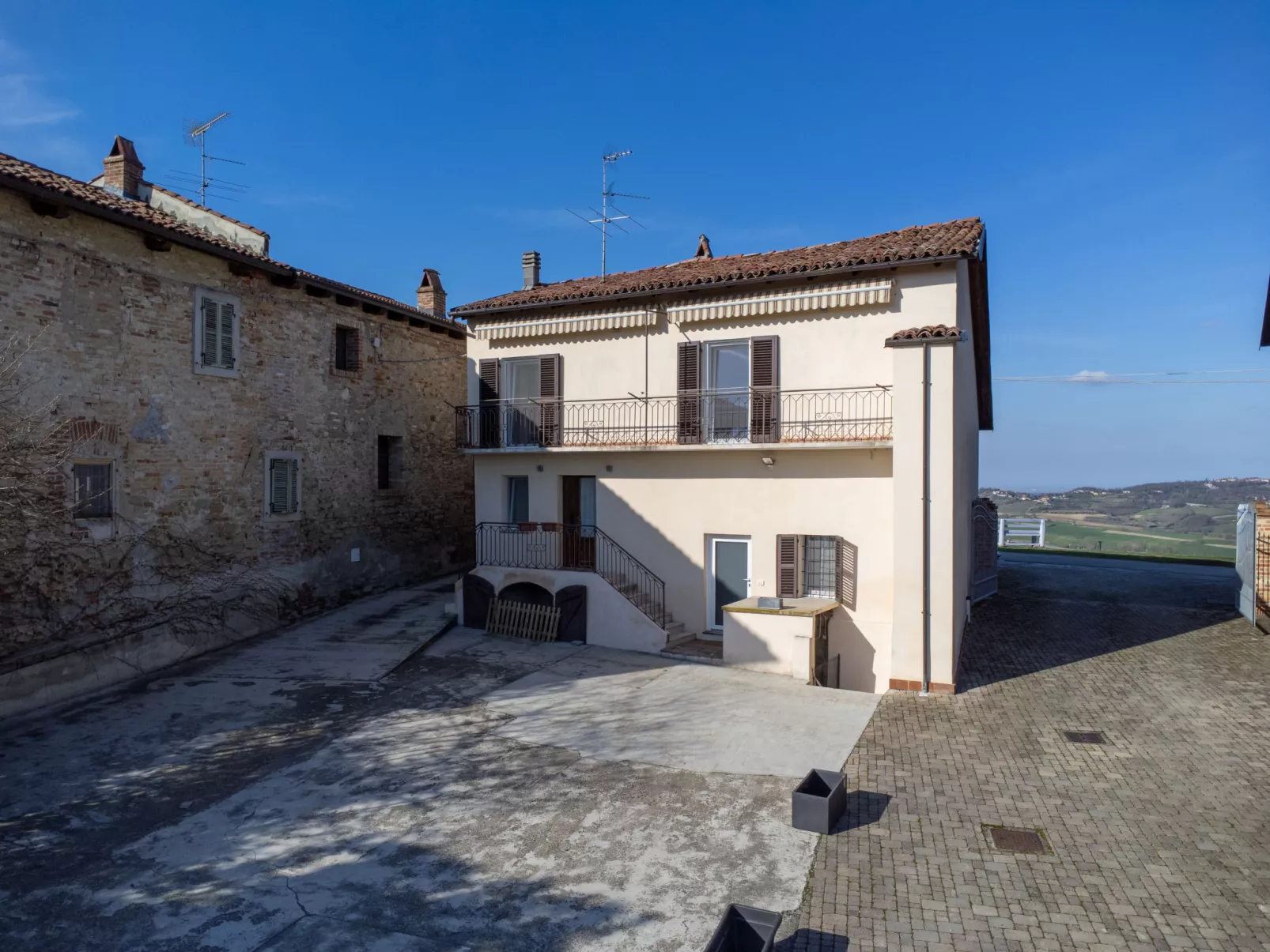 Nonna Maria del Pio - Buiten