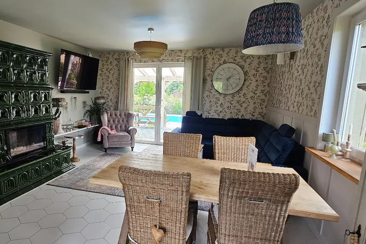 Dom wakacyjny z basenem w Kielnie